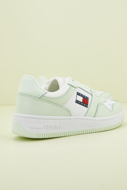 TOMMY JEANS RETRO BASKET WMN en color VERDE  (3)