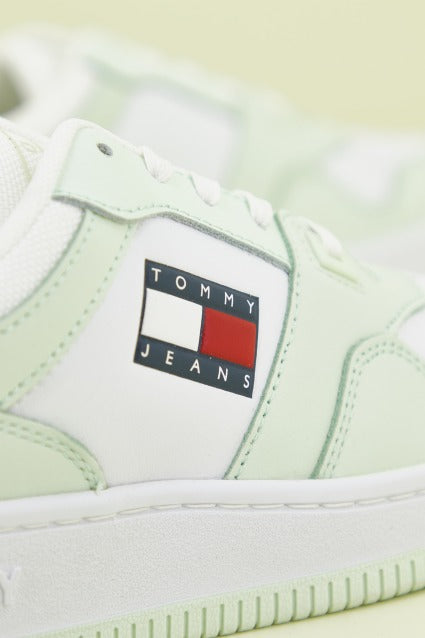 TOMMY JEANS RETRO BASKET WMN en color VERDE  (4)