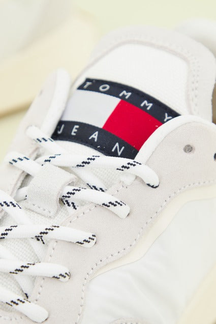 TOMMY JEANS NEW RUNNER en color BEIS  (4)