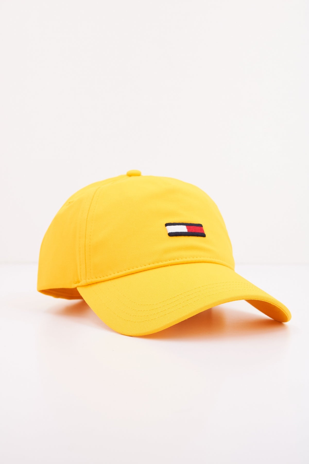 TOMMY JEANS TJW ELONGATED FLAG CAP en color AMARILLO  (2)