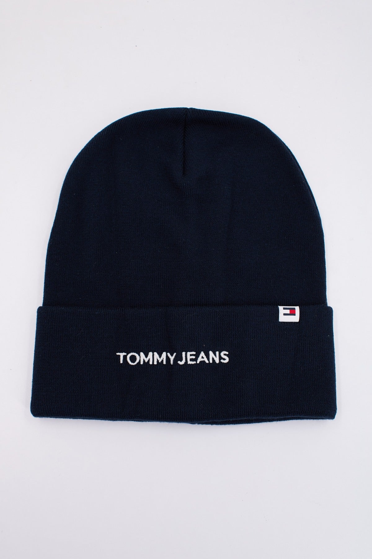 TOMMY JEANS TJW LINEAR LOGO BEANIE en color AZUL  (1)