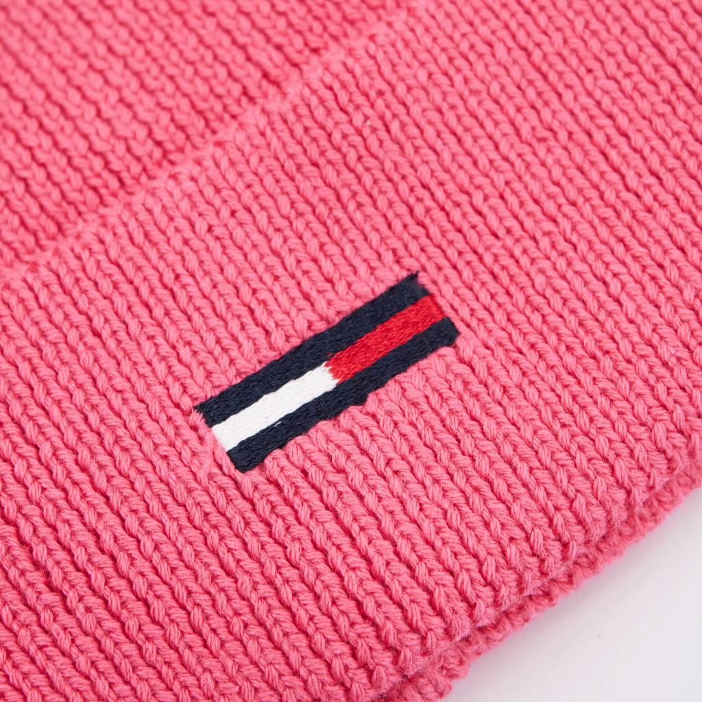 TOMMY JEANS TJW ELONGATED FLAG BEANI en color ROSA  (6)