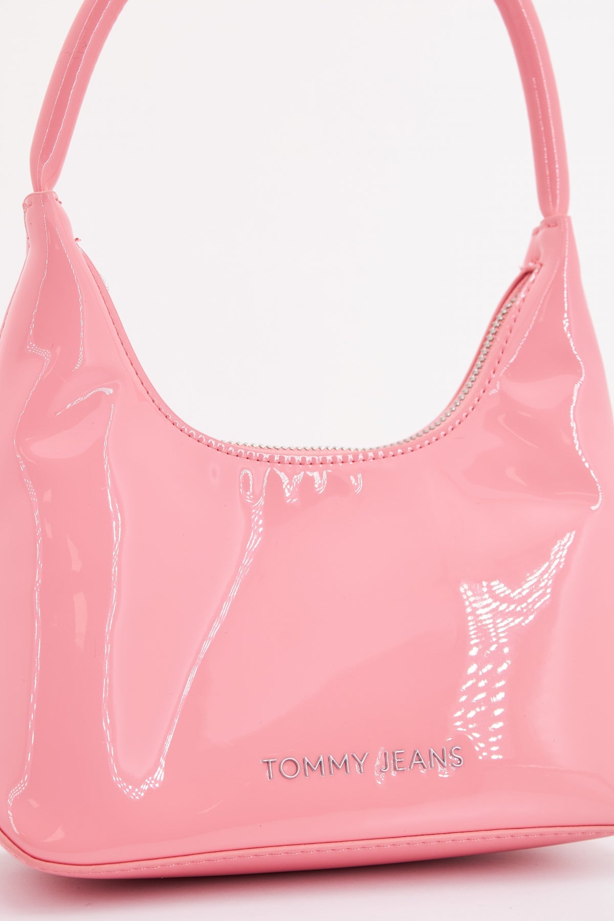 TOMMY JEANS TJW ESS MUST SHOULDER BA en color ROSA  (4)