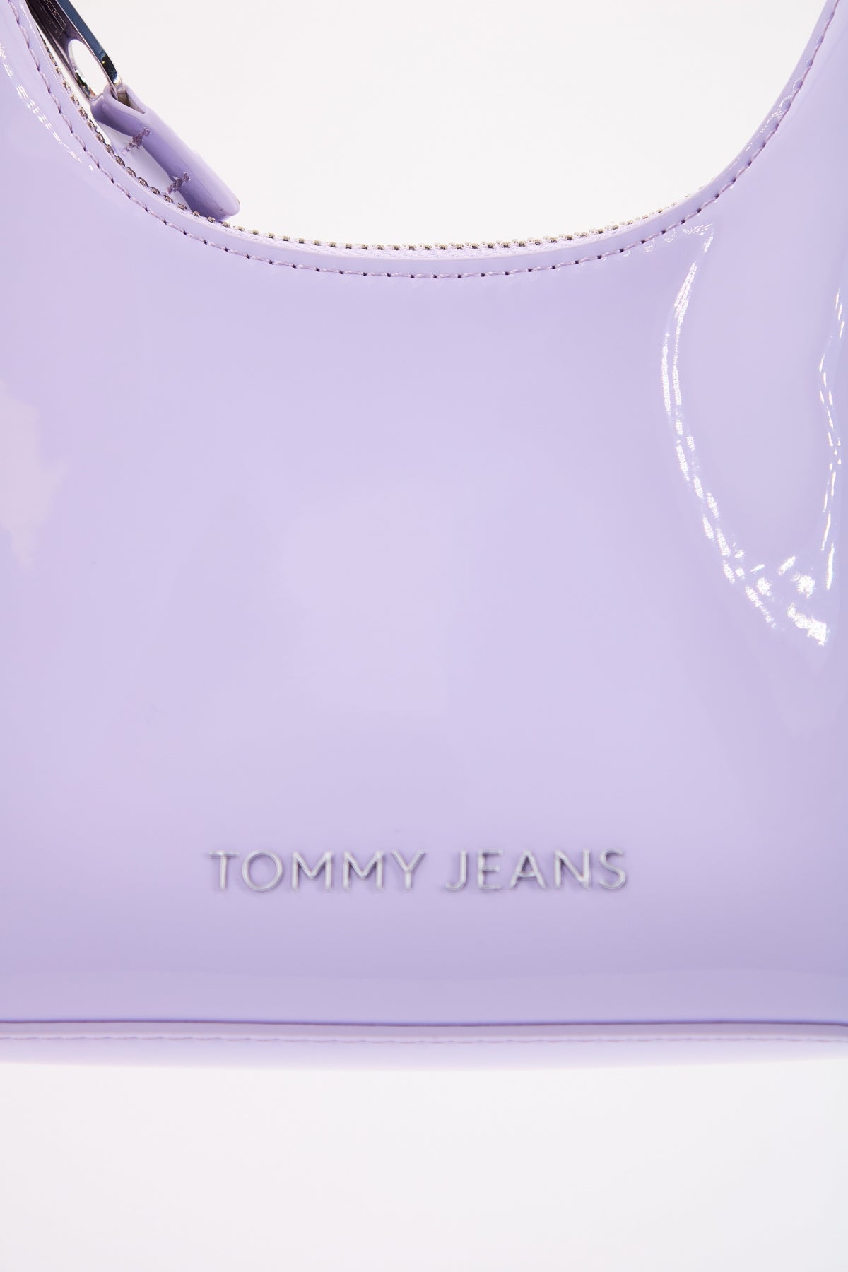 TOMMY JEANS TJW ESS MUST SHOULDER BA en color VIOLETA  (4)