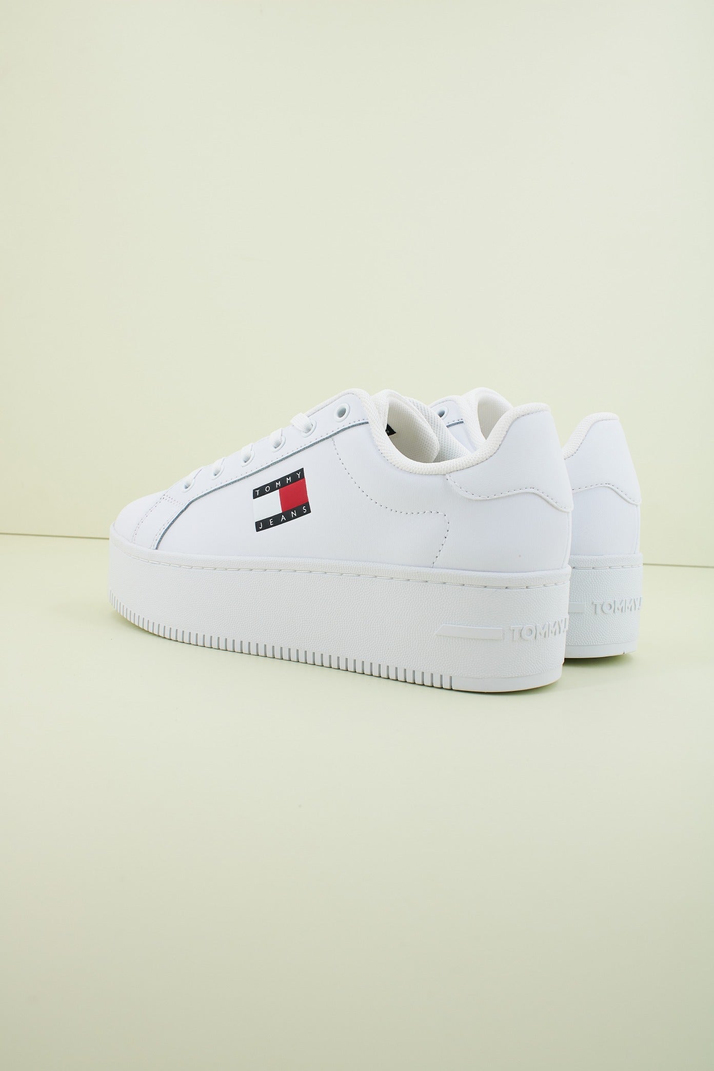 TOMMY JEANS TJW FLATFORM ESS en color BLANCO  (3)