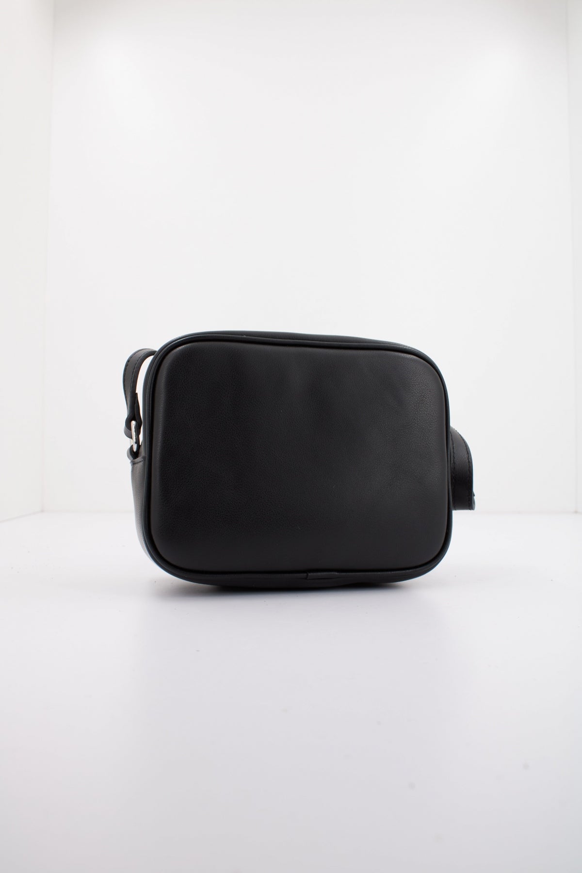 TOMMY JEANS TJW ESS MUST CAMERA BAG en color NEGRO  (3)