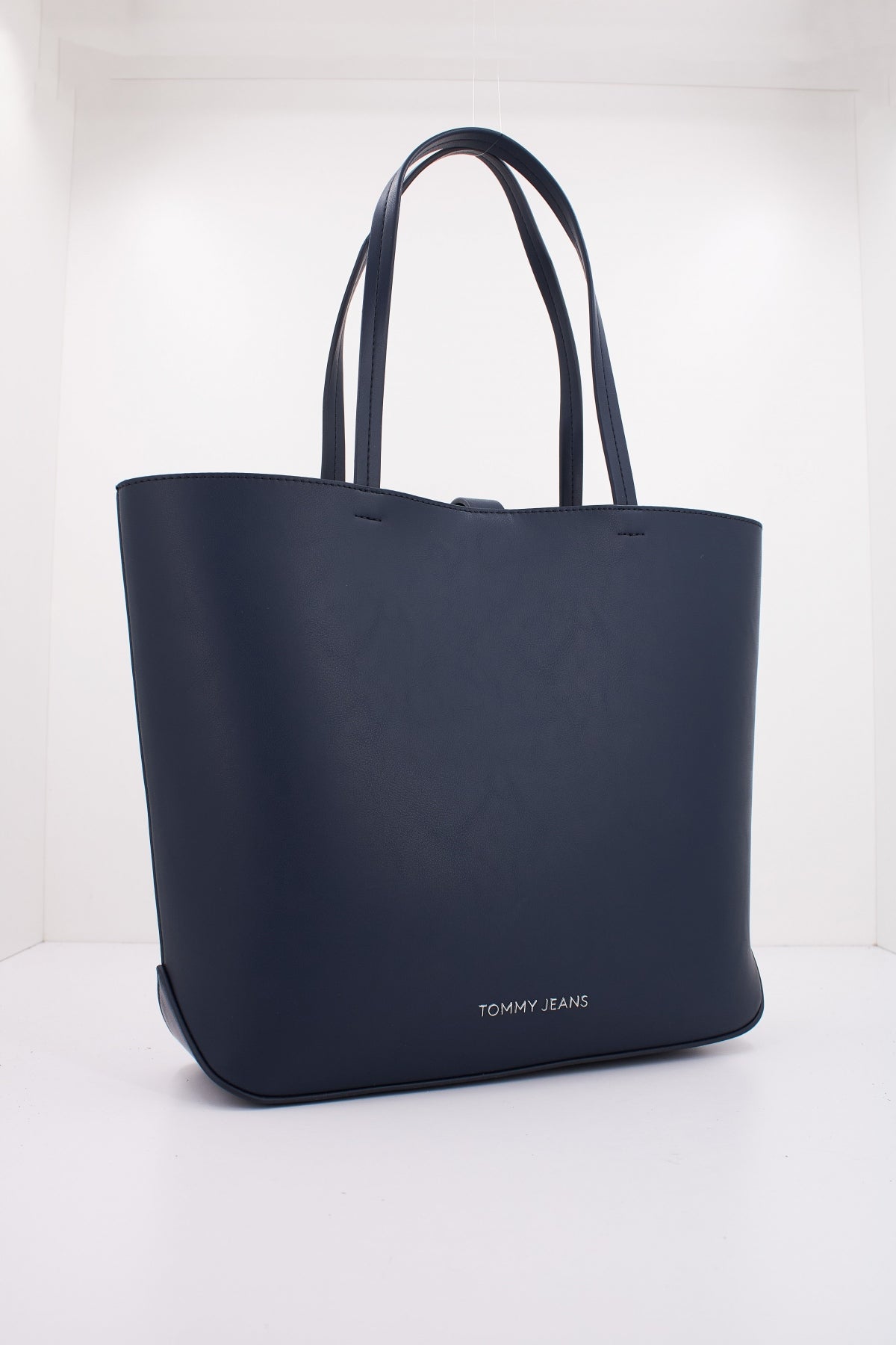 TOMMY JEANS TJW ESS MUST TOTE en color AZUL  (1)