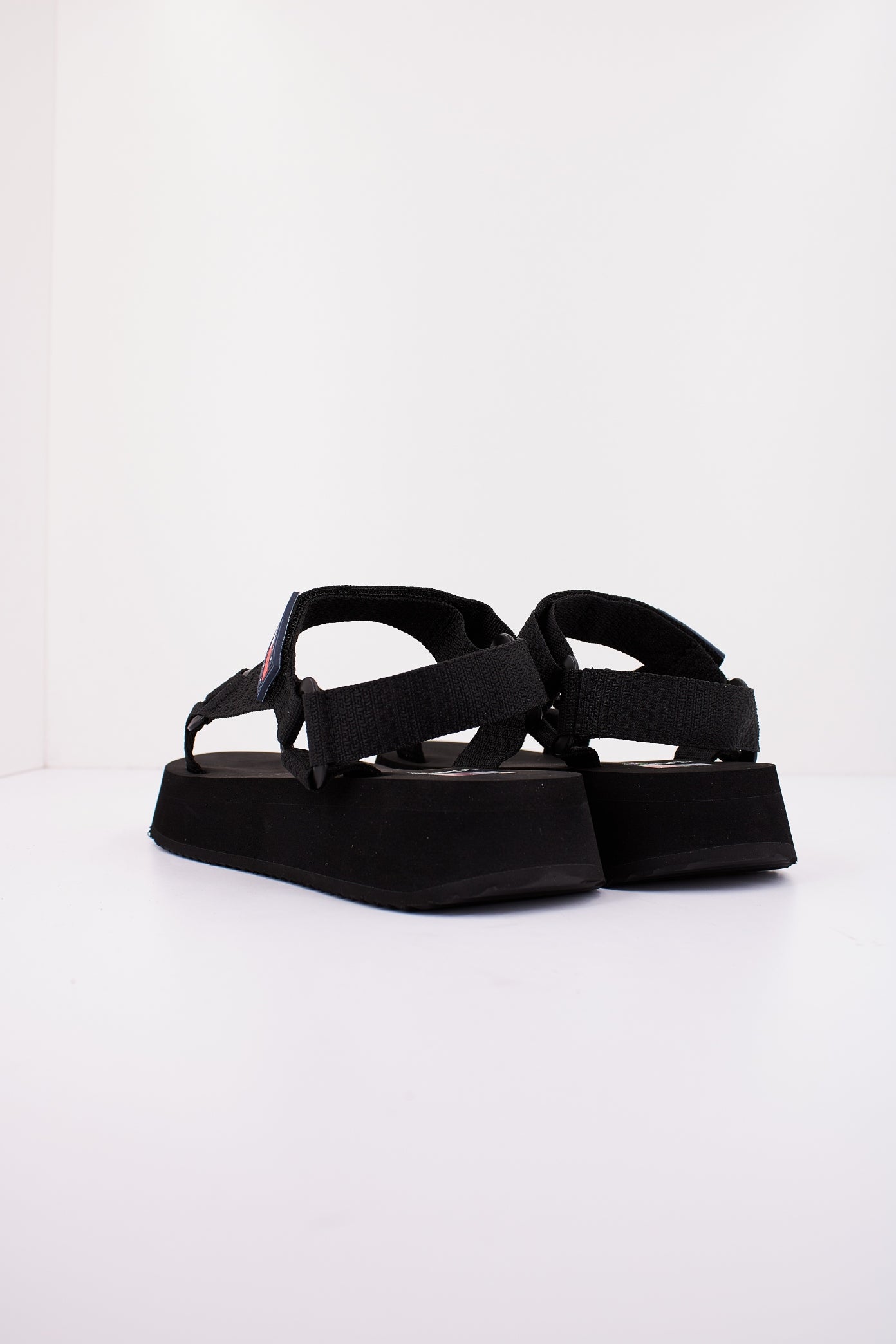 TOMMY JEANS TJW EVA SANDAL en color NEGRO  (3)