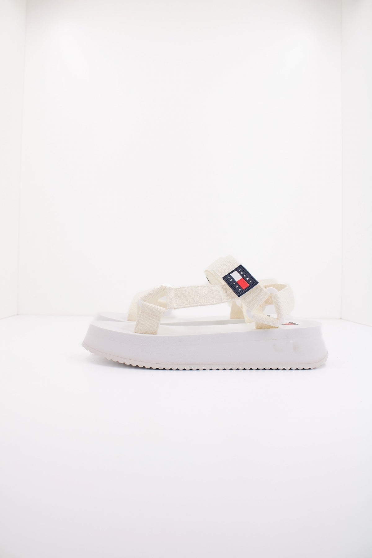 TOMMY JEANS TJW EVA SANDAL en color BLANCO  (1)