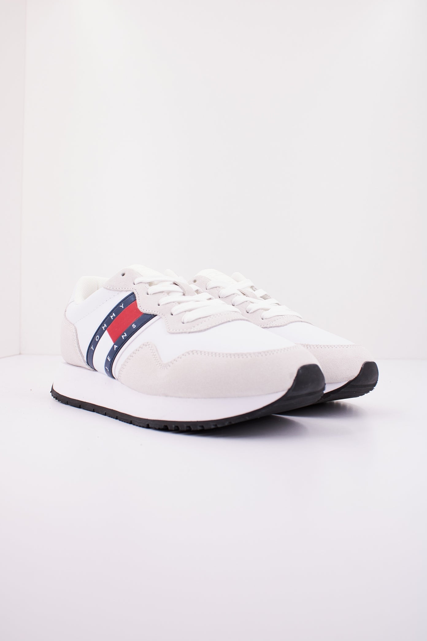 TOMMY JEANS TJW EVA RUNNER MAT MIX E en color BLANCO  (2)