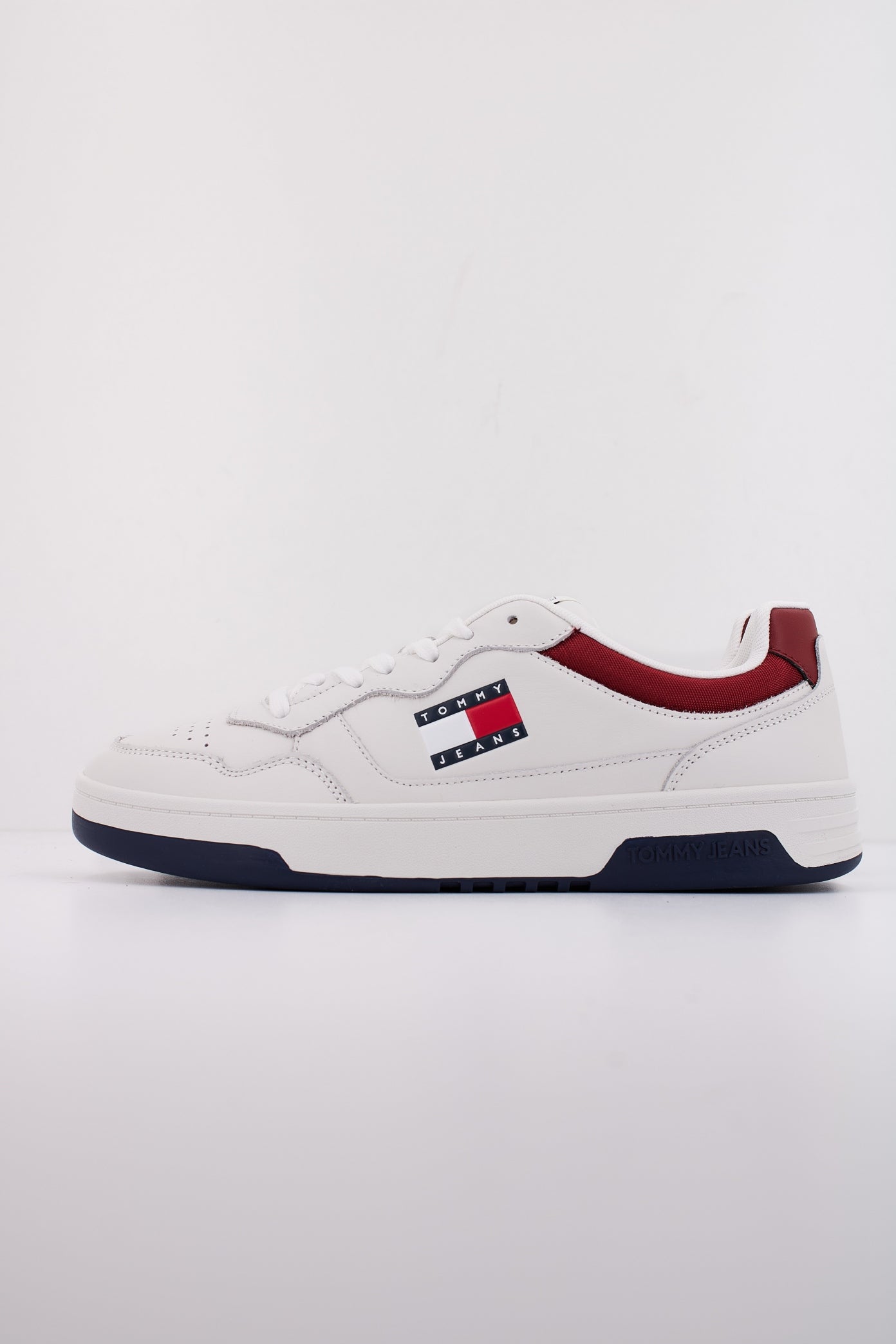 TOMMY JEANS TJM CUPSOLE LEATHER ESS en color BLANCO  (1)