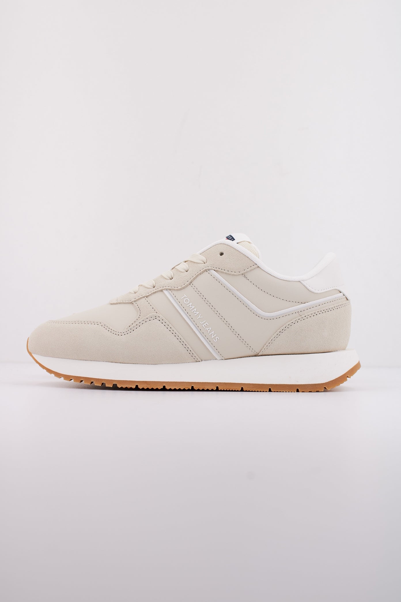 TOMMY JEANS TJW EVA RETRO RUNNER en color BEIS  (1)