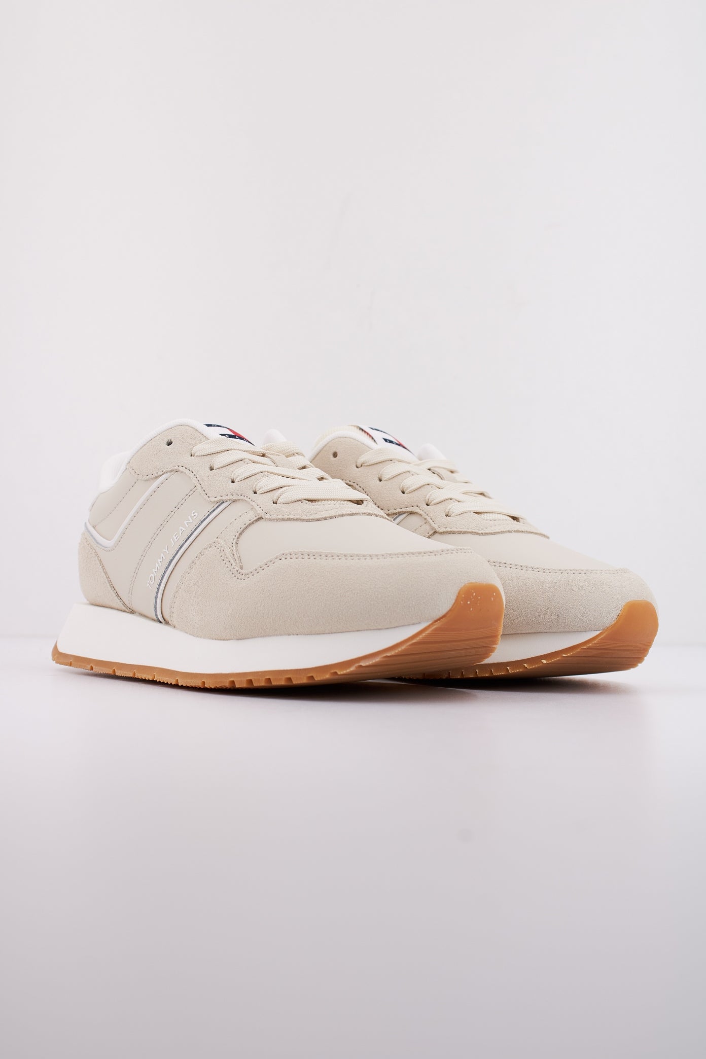 TOMMY JEANS TJW EVA RETRO RUNNER en color BEIS  (2)