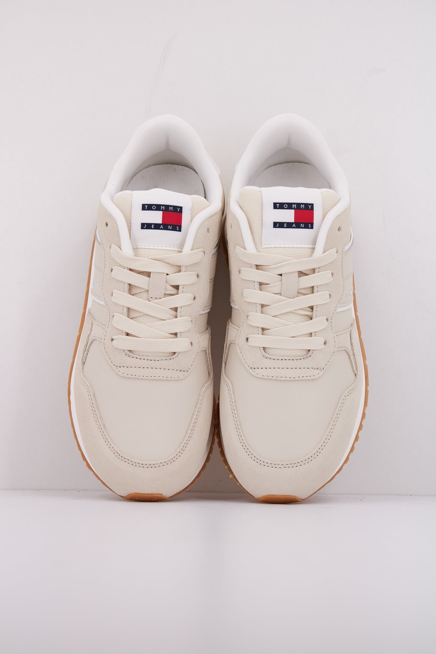 TOMMY JEANS TJW EVA RETRO RUNNER en color BEIS  (3)