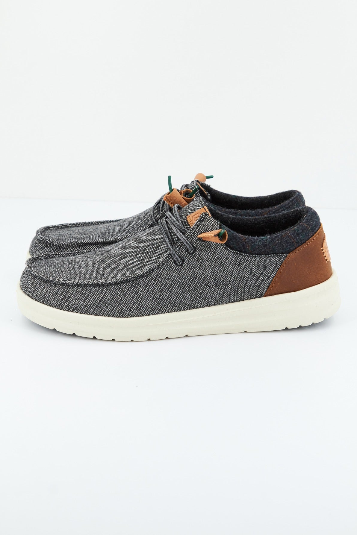 HEY DUDE WALLY GRIP WOOL en color GRIS  (2)