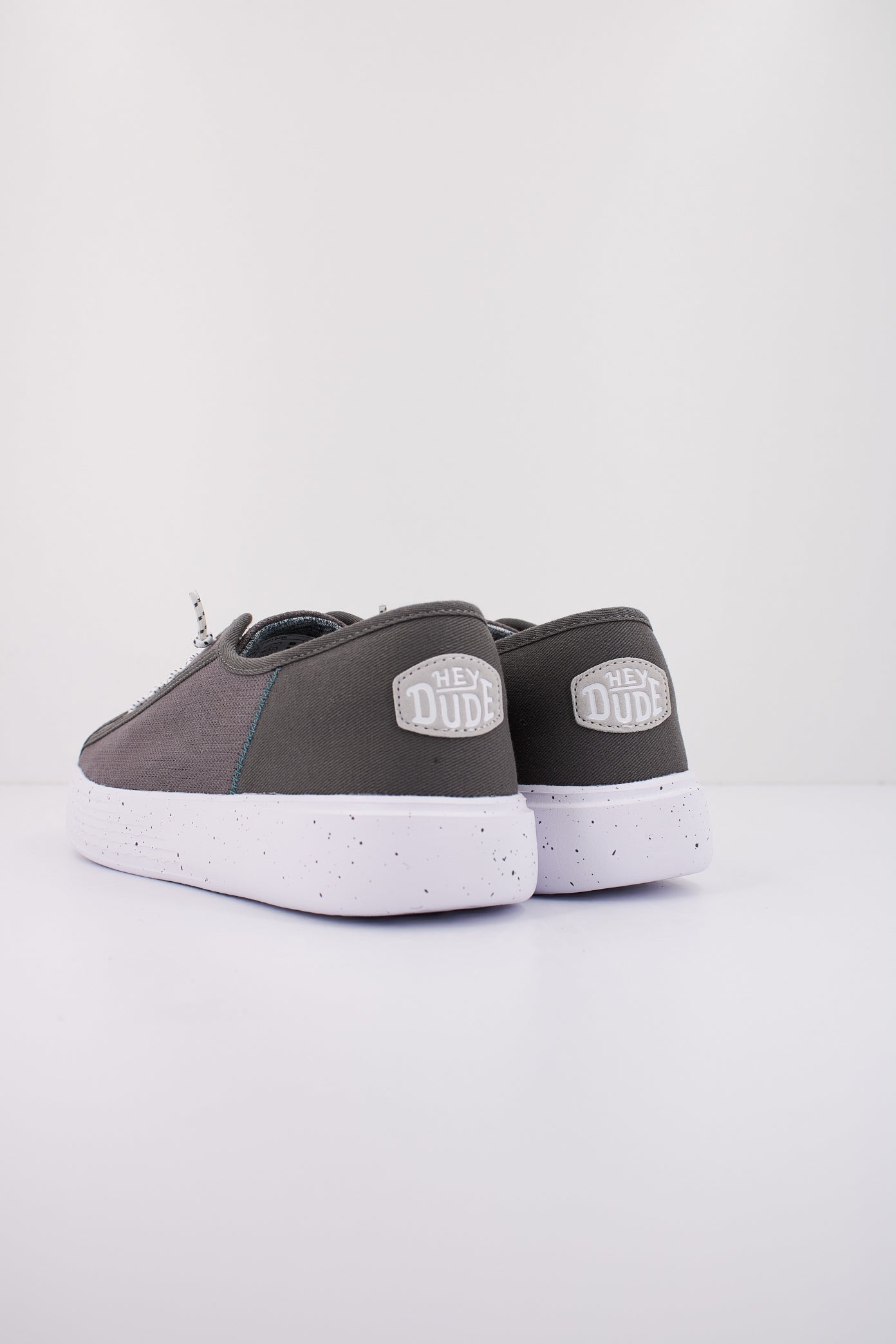 HEY DUDE CODY SPORT MESH en color GRIS  (3)