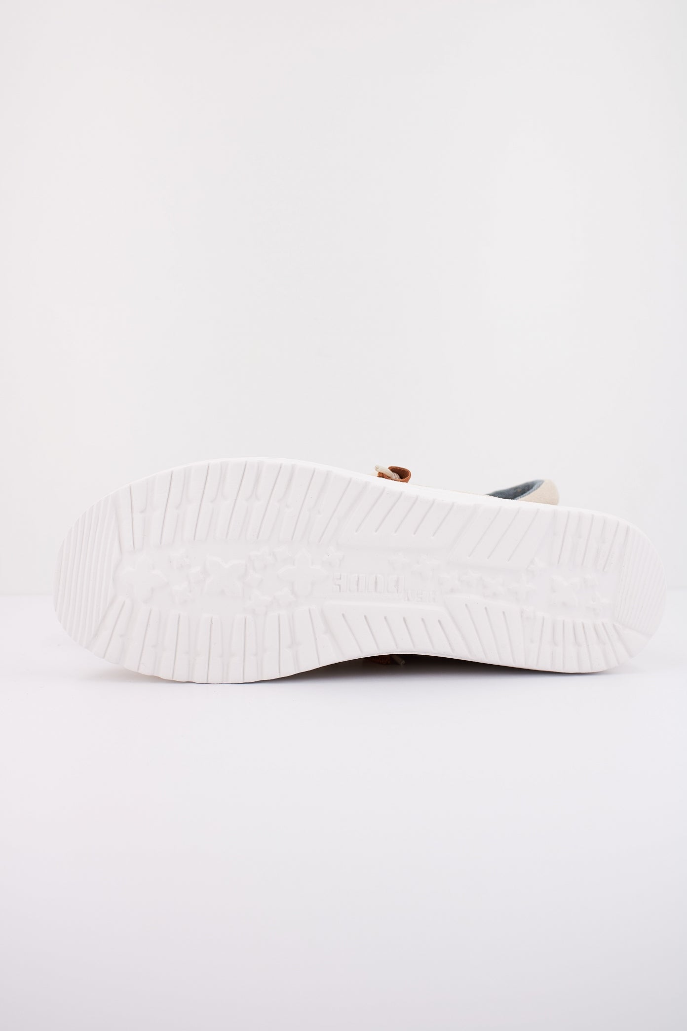 HEY DUDE  WALLY CRAFT SUEDE en color BLANCO  (5)