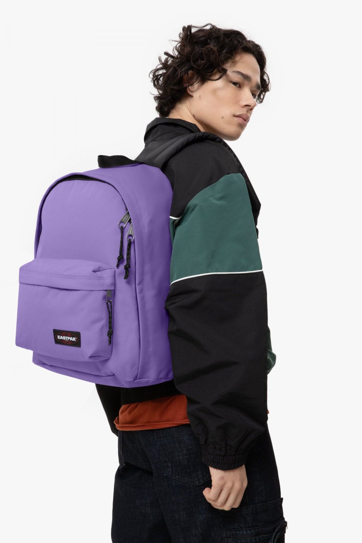 EASTPAK OUT OF OFFICE PETAL en color VIOLETA  (3)