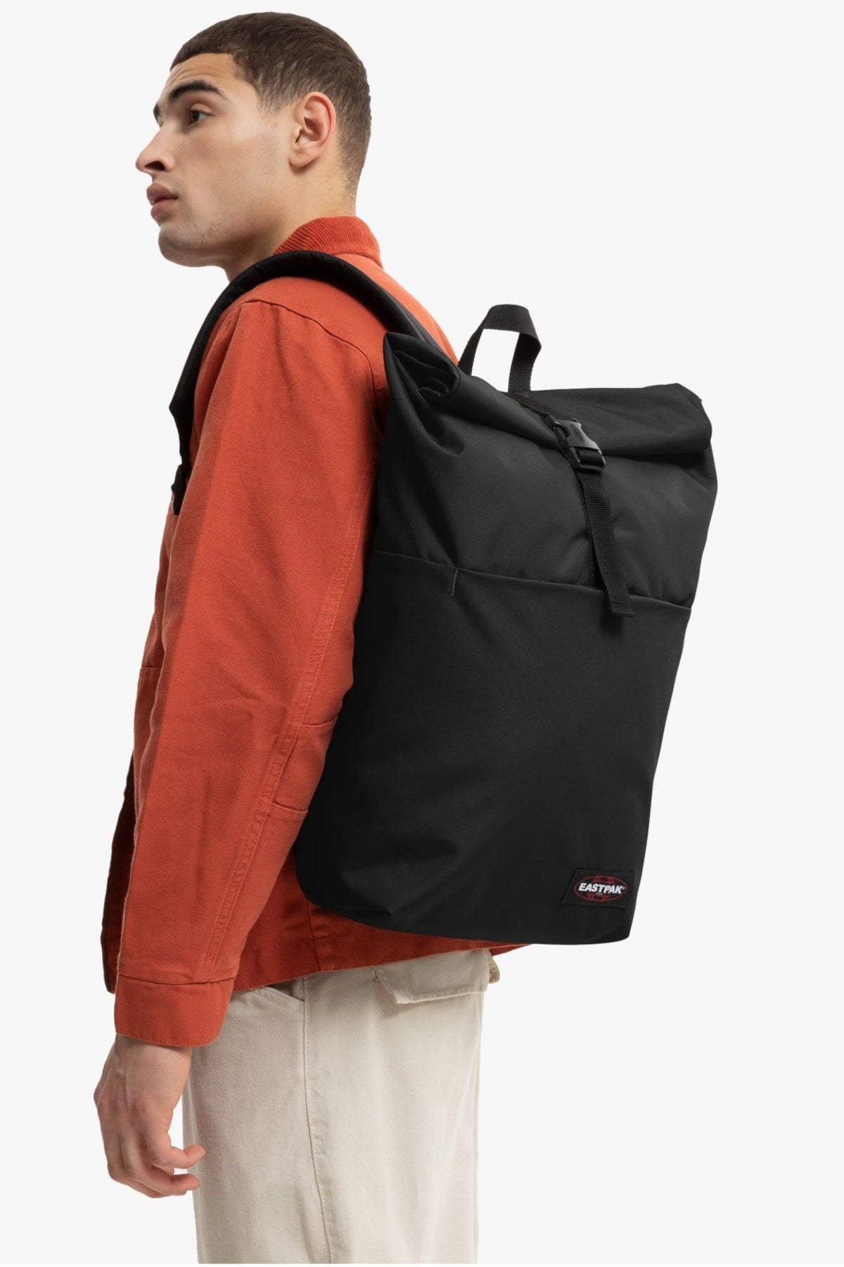 EASTPAK UP ROLL en color NEGRO  (3)