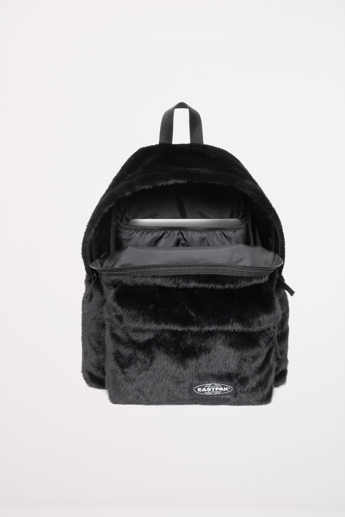 EASTPAK PADDED PAK'R FUZZY en color NEGRO  (2)