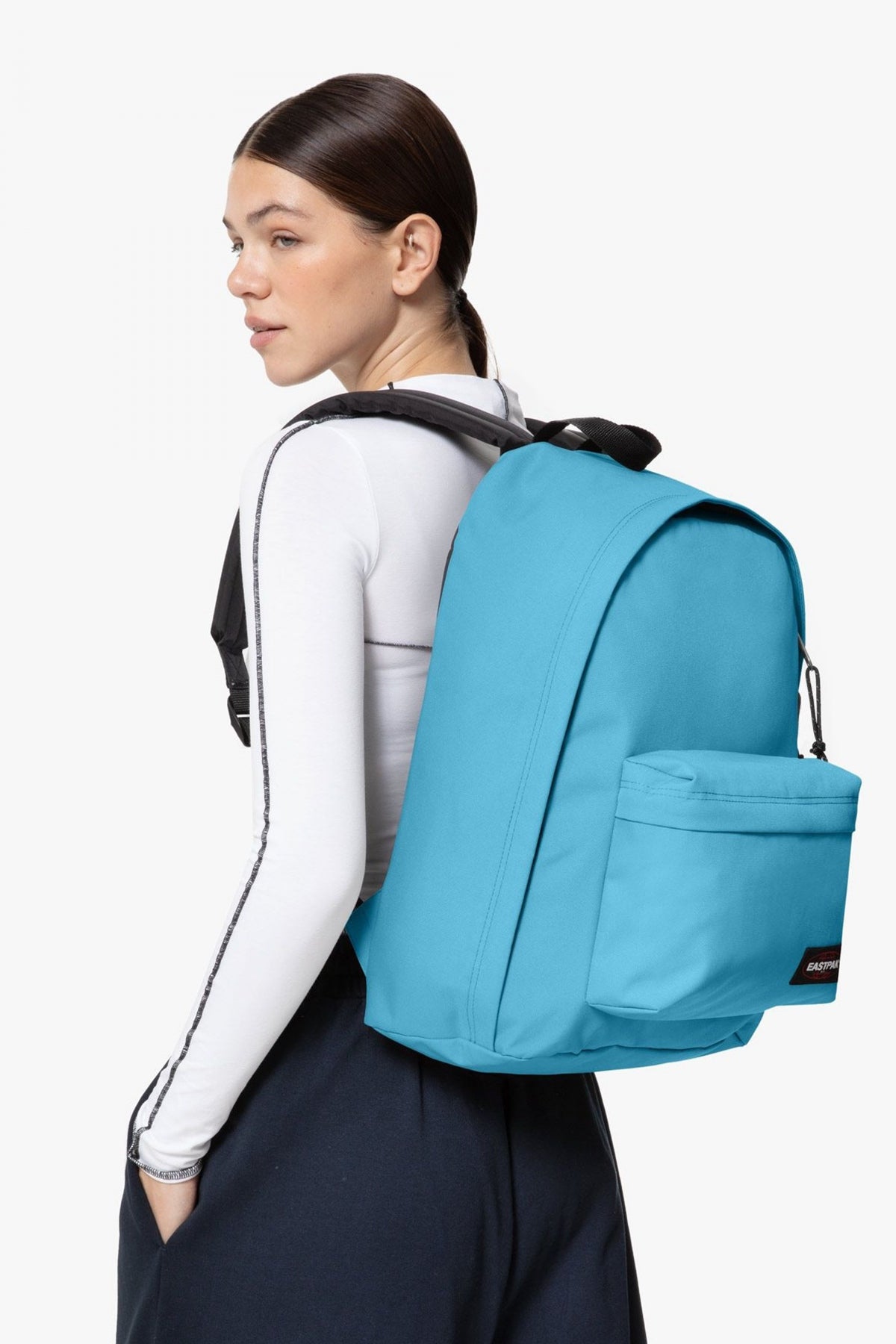 EASTPAK OUT OF OFFICE DIVE en color AZUL  (4)