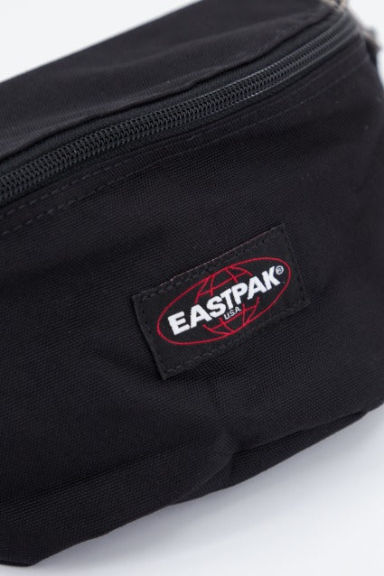 EASTPAK SPRINGER en color NEGRO  (3)