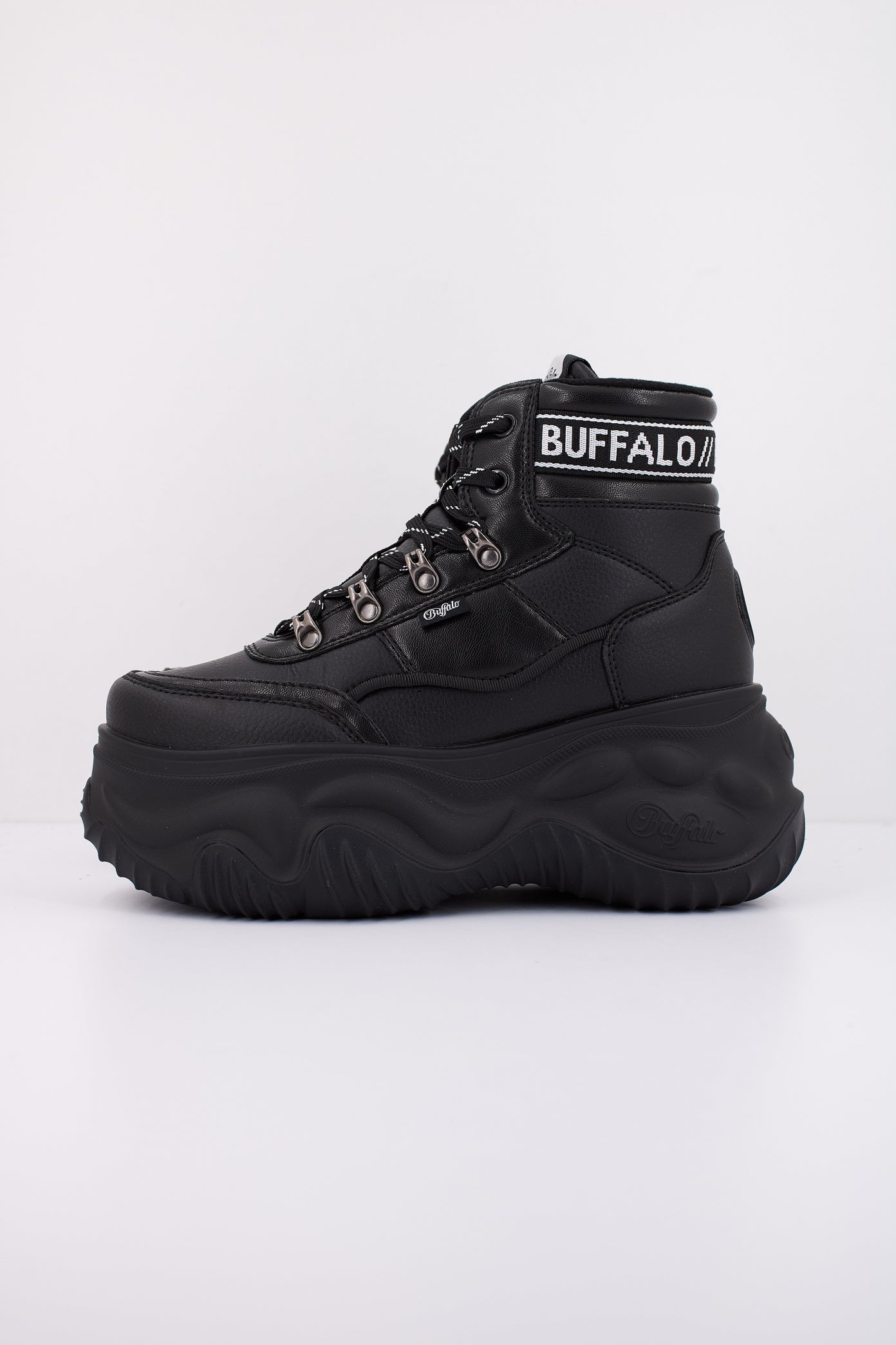 BUFFALO BLADER HIKING en color NEGRO  (1)