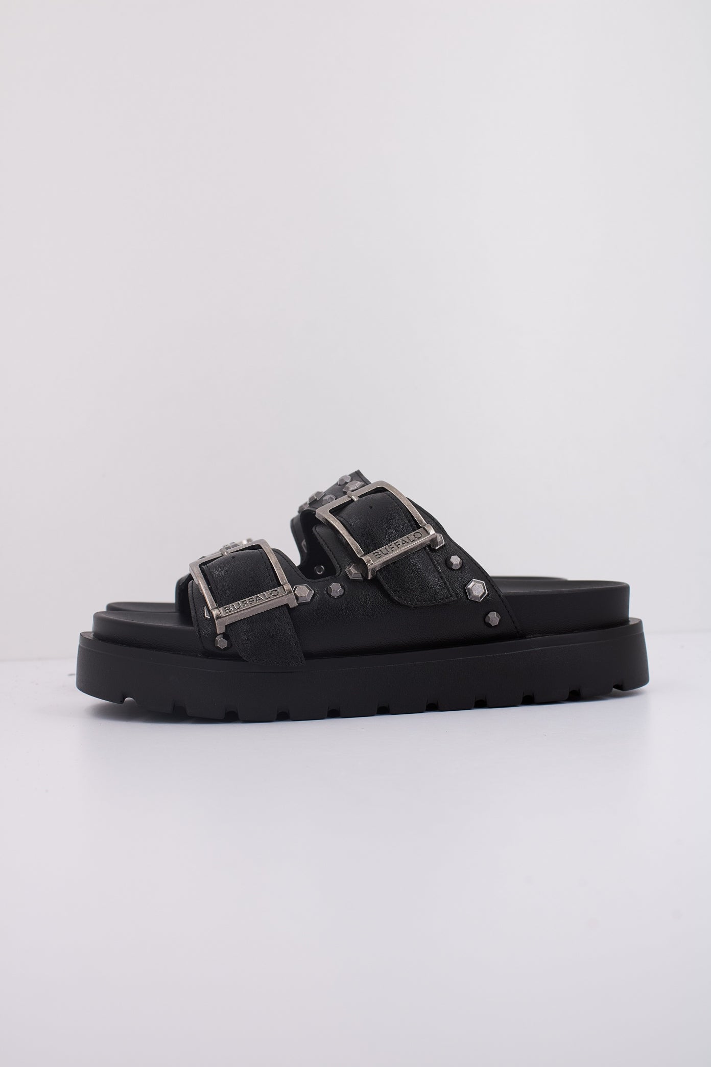 BUFFALO RAYA ARI STUD VEGAN en color NEGRO  (1)