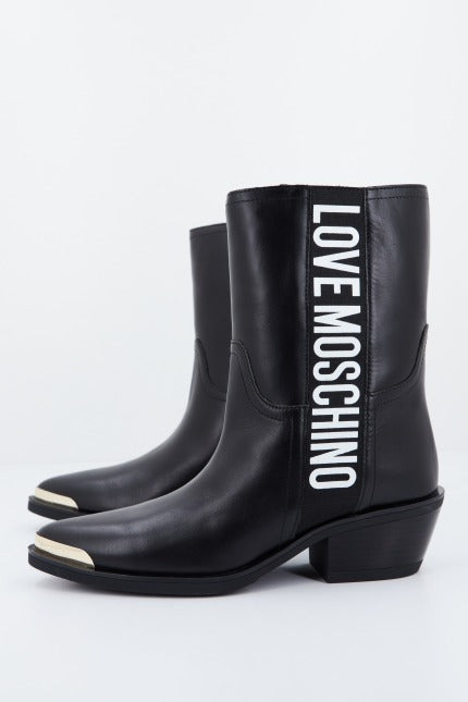 LOVE MOSCHINO JAGBJA en color NEGRO  (1)