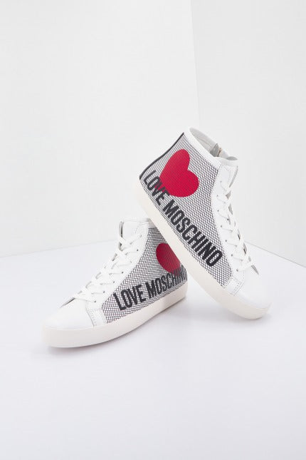 LOVE MOSCHINO SNEAKERD.CASSE en color BLANCO  (1)