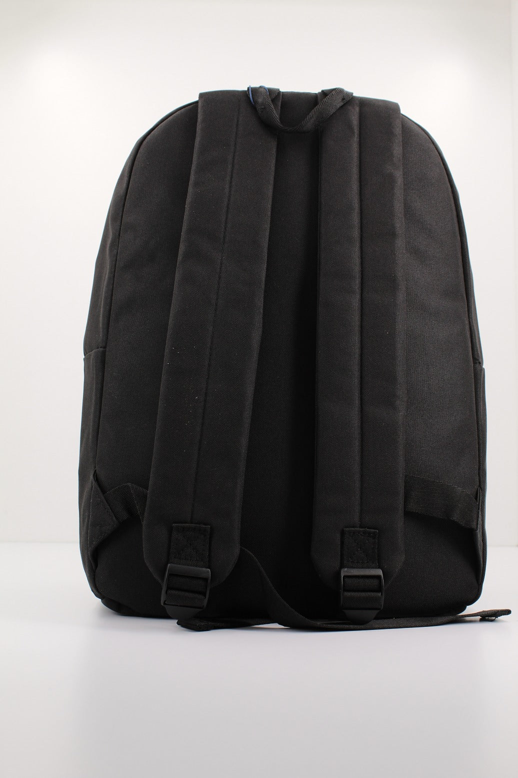 ELLESSE ADIELO BACKPACK en color NEGRO  (3)