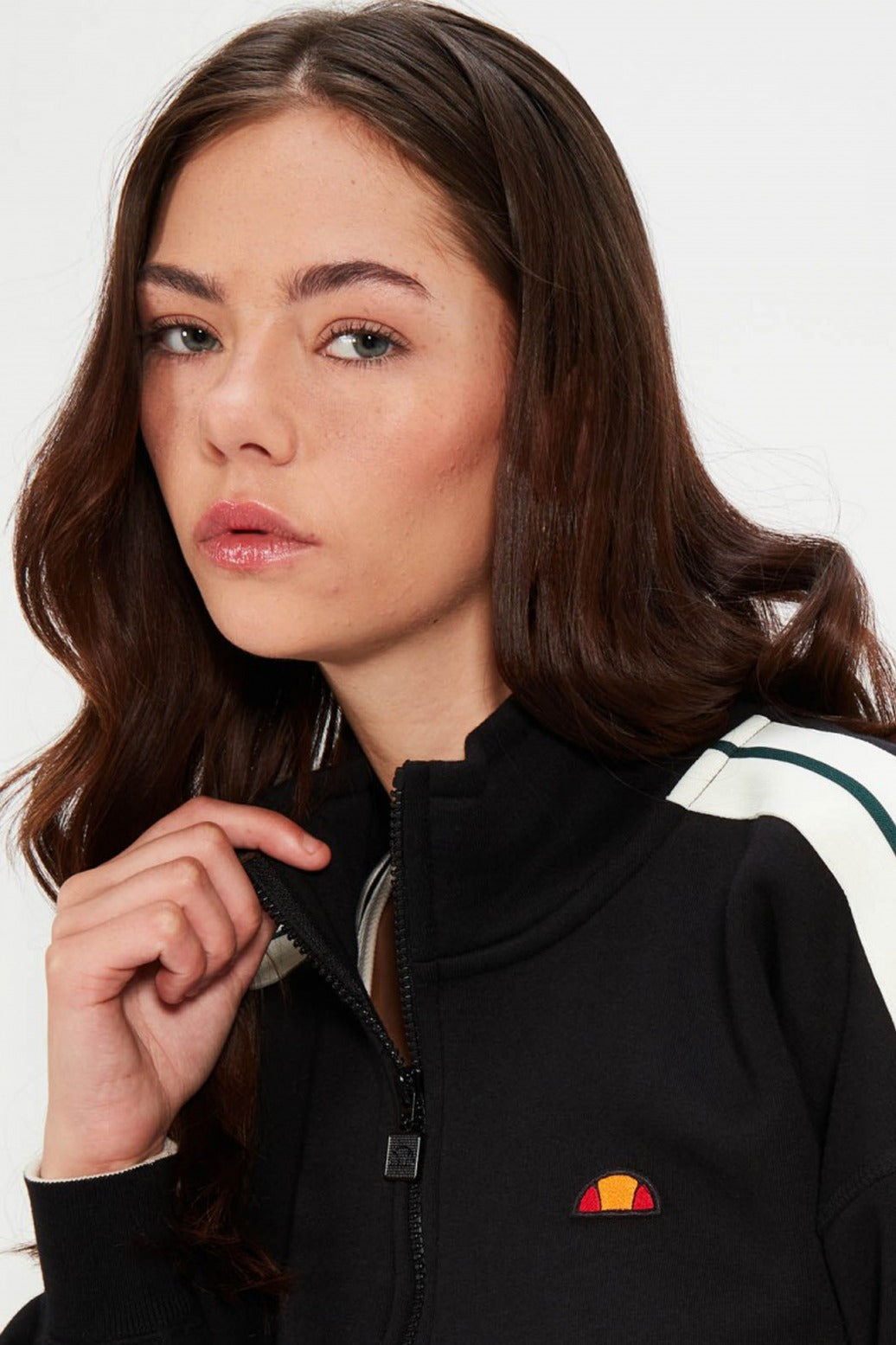 ELLESSE INNOCENZO CROP SWEATSHIRT en color NEGRO  (4)