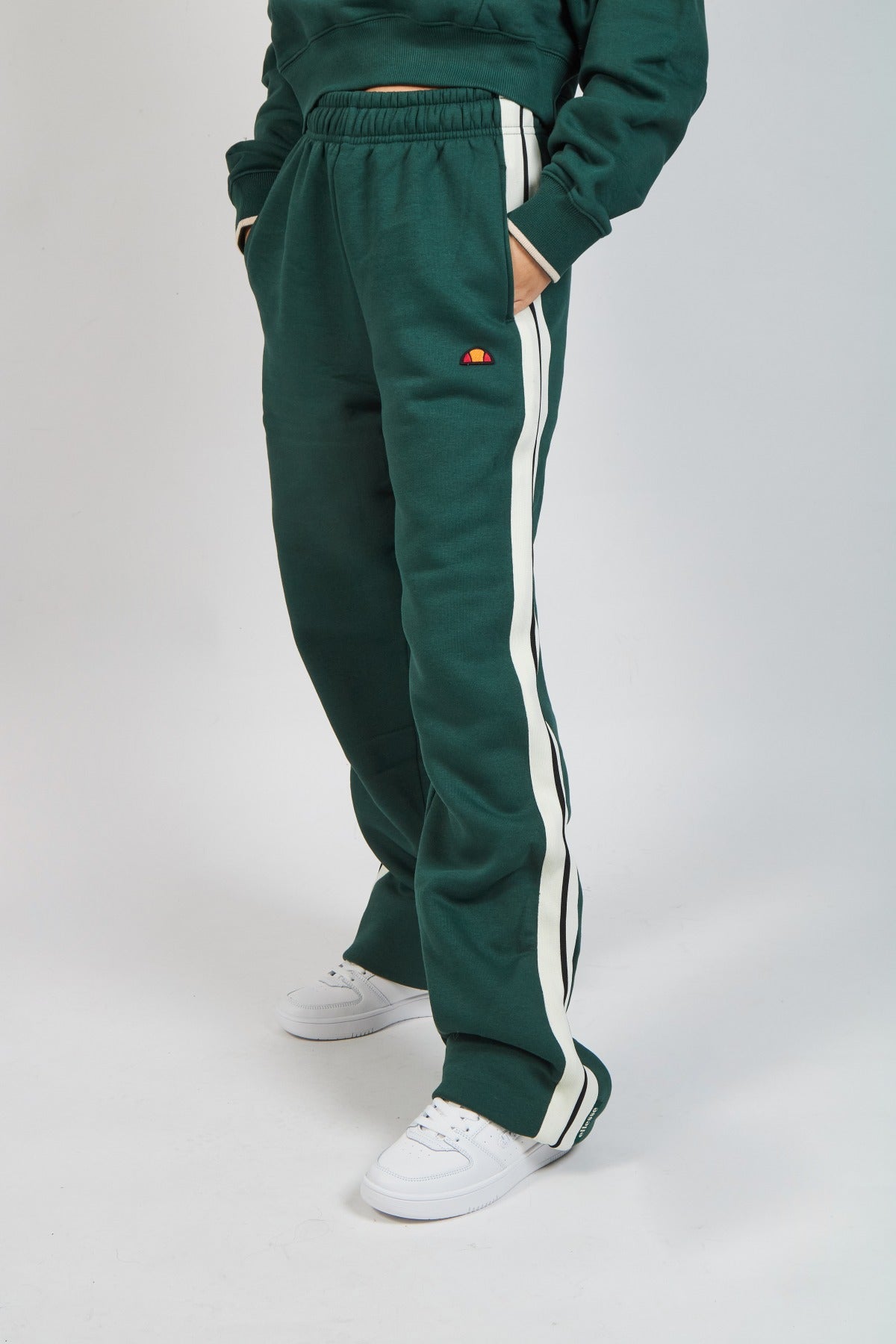 ELLESSE  RADICE JOGGER en color VERDE  (1)