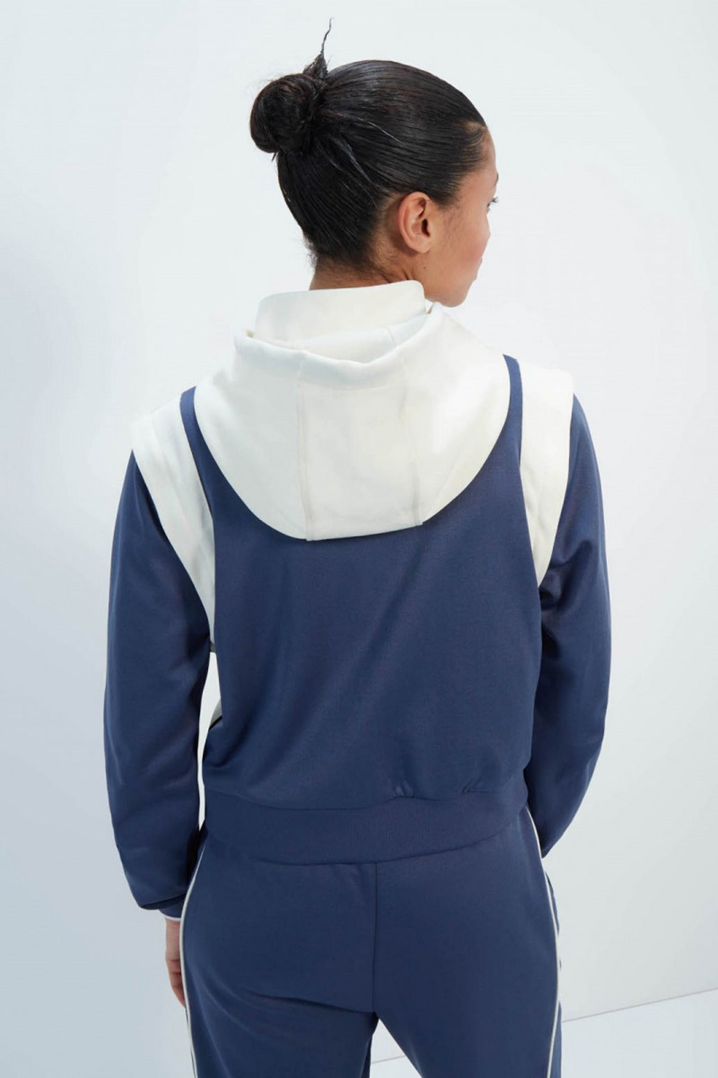 ELLESSE PERNA CROP TRACK TOP  en color AZUL  (3)