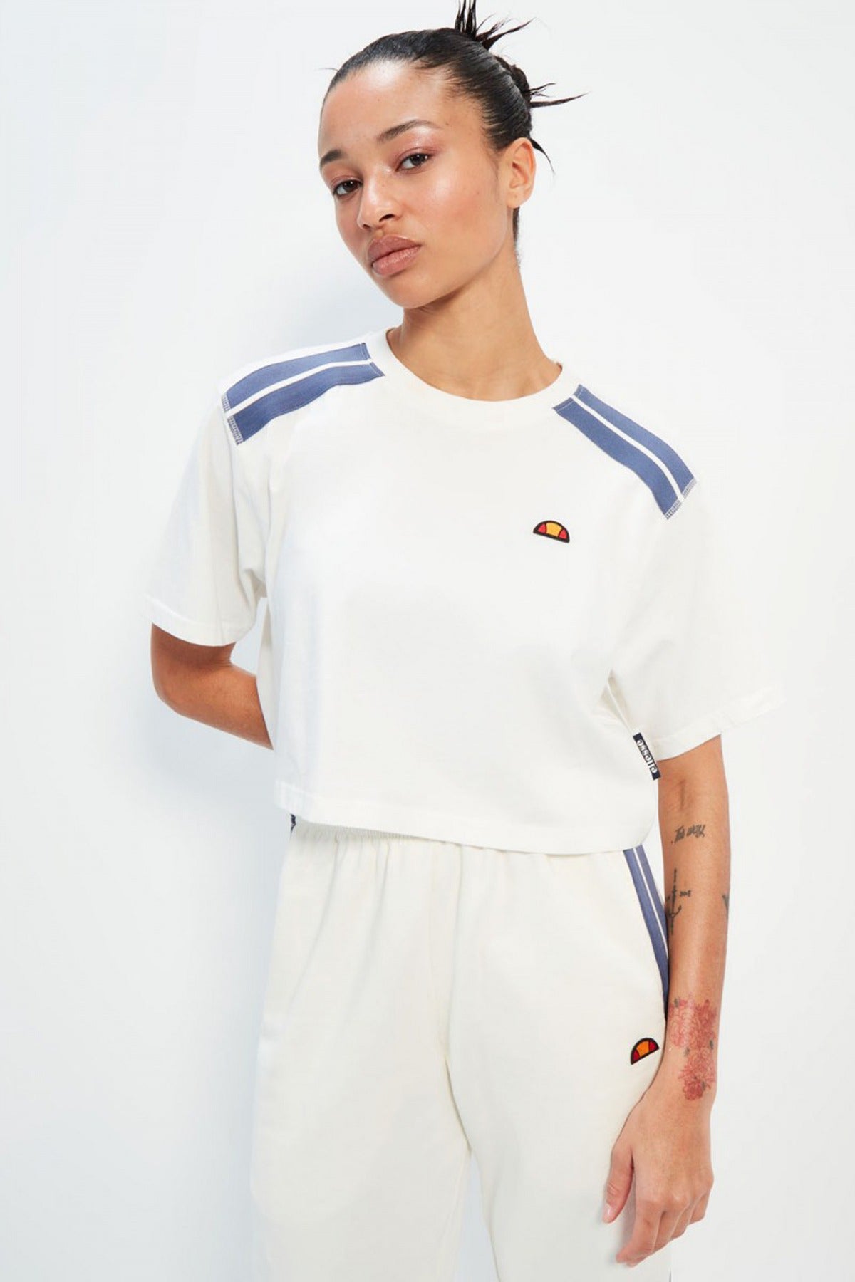 ELLESSE IVA CROPPED T-SHIRT en color BLANCO  (1)