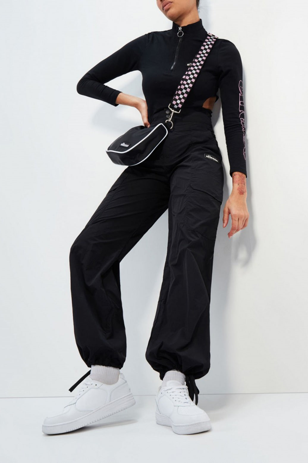 ELLESSE CORSELLO TRACK PANT en color NEGRO  (1)