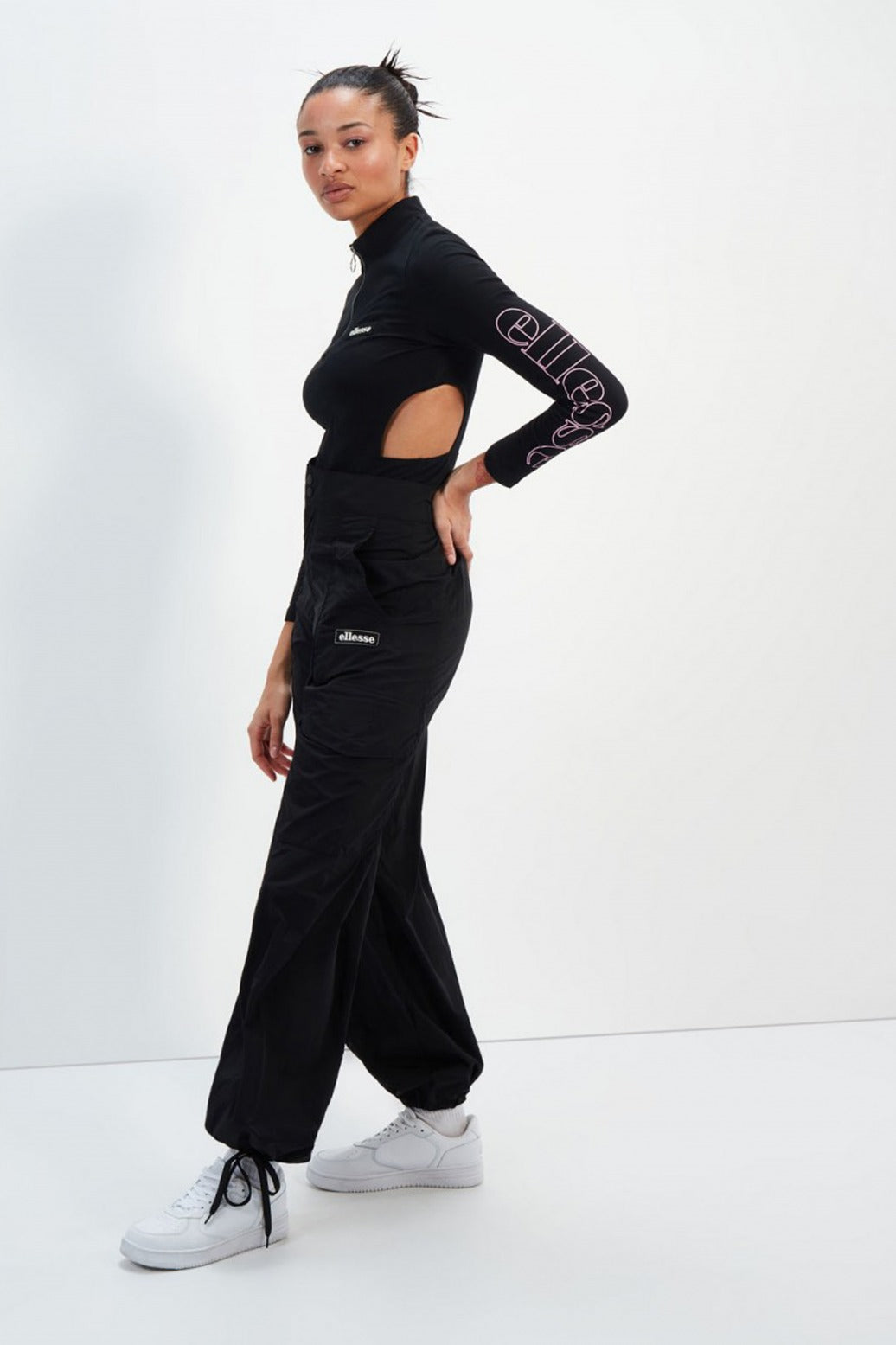 ELLESSE CORSELLO TRACK PANT en color NEGRO  (2)