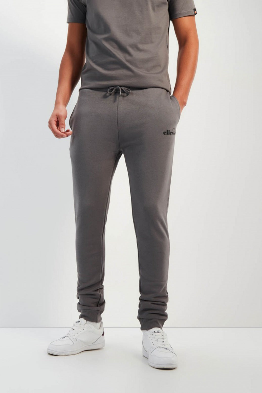 ELLESSE CRAVO JOGGER en color GRIS  (1)