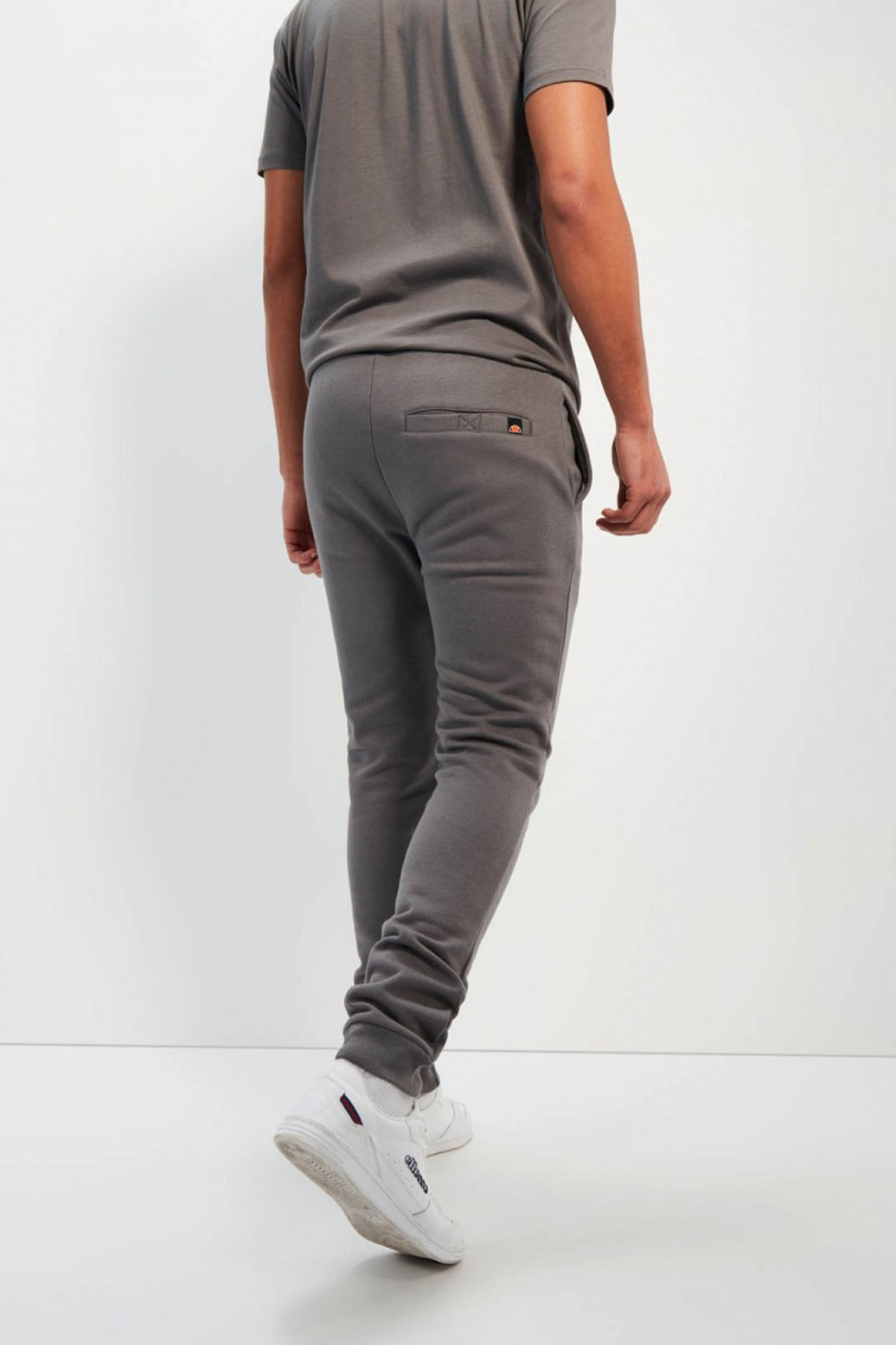 ELLESSE CRAVO JOGGER en color GRIS  (3)