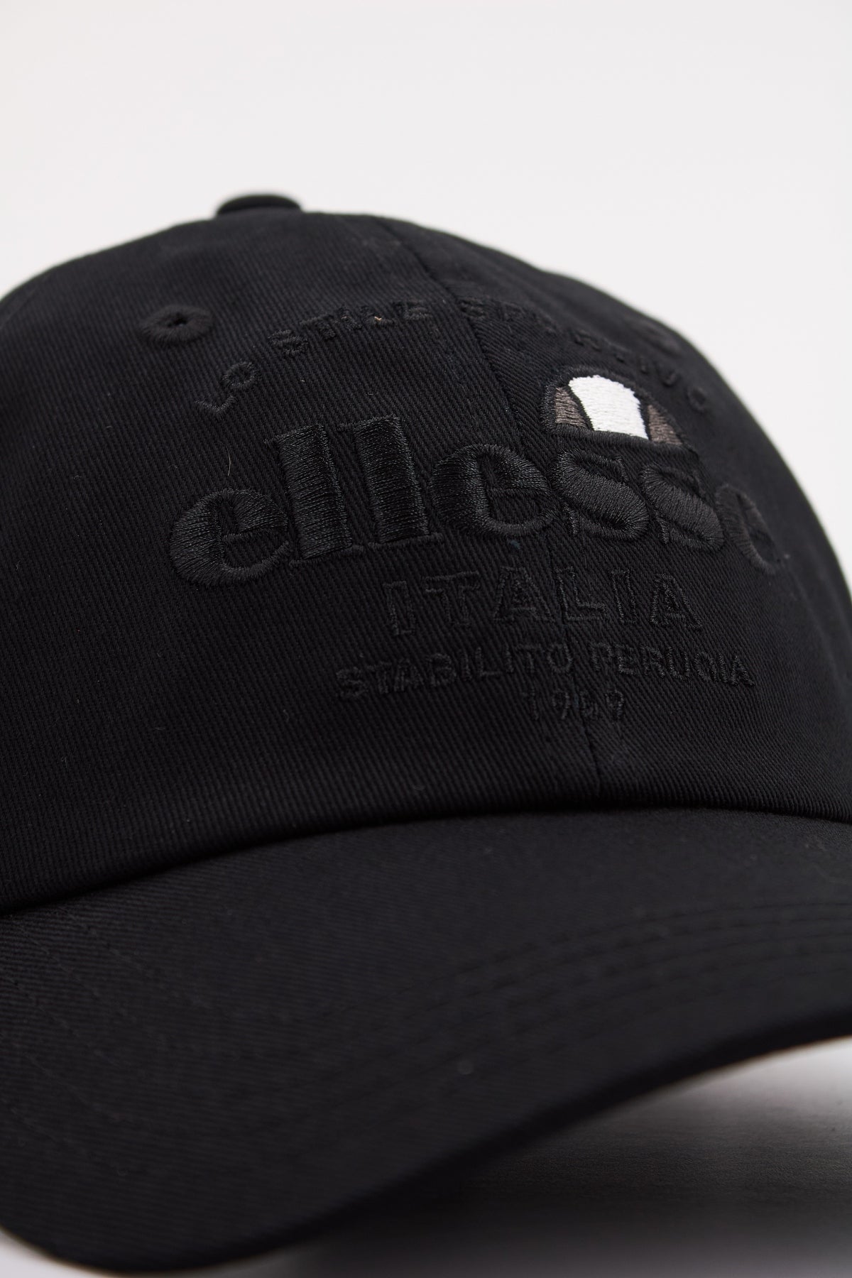 ELLESSE CADEZO CAP en color NEGRO  (4)