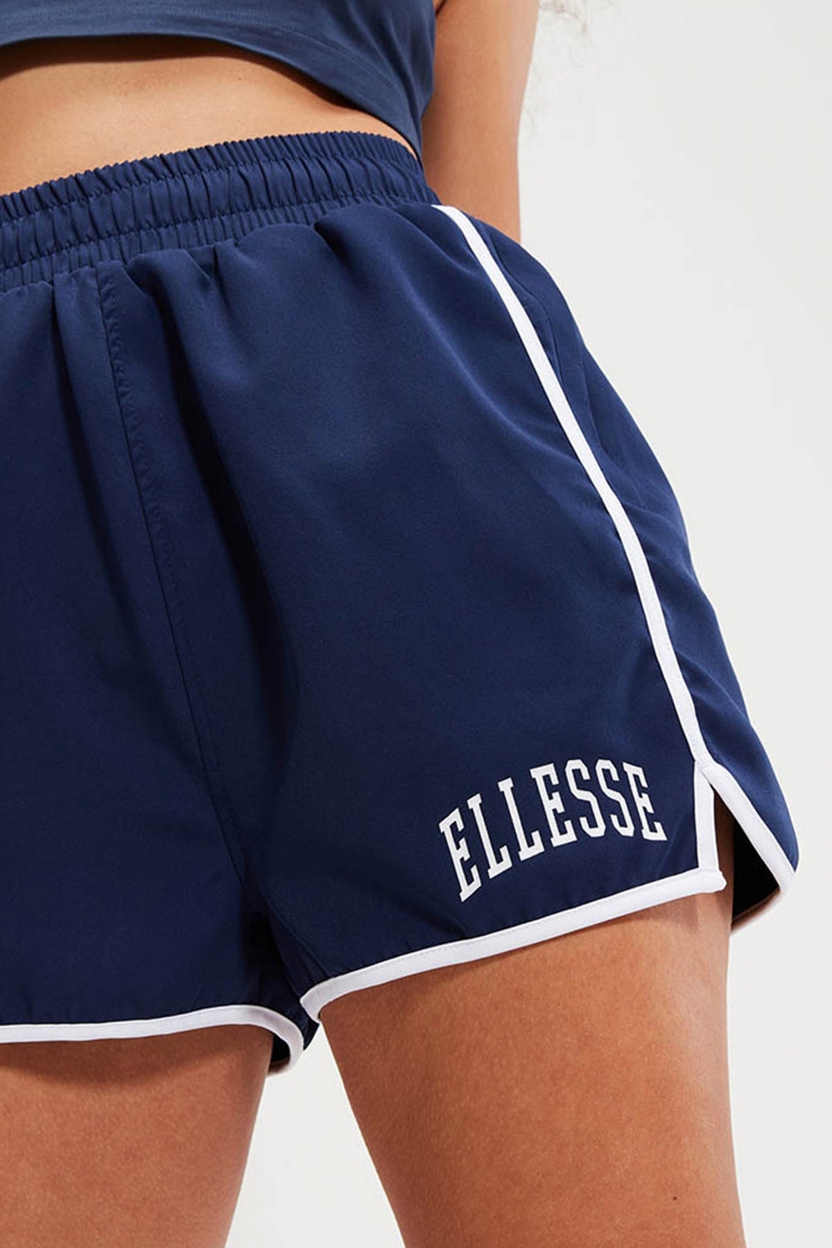 ELLESSE EDMONDA SHORT en color AZUL  (4)