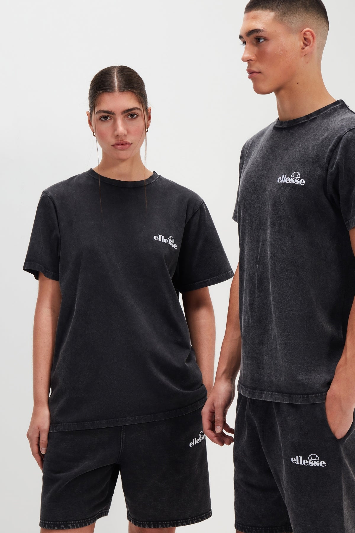 ELLESSE MESMERY TEE en color NEGRO  (3)