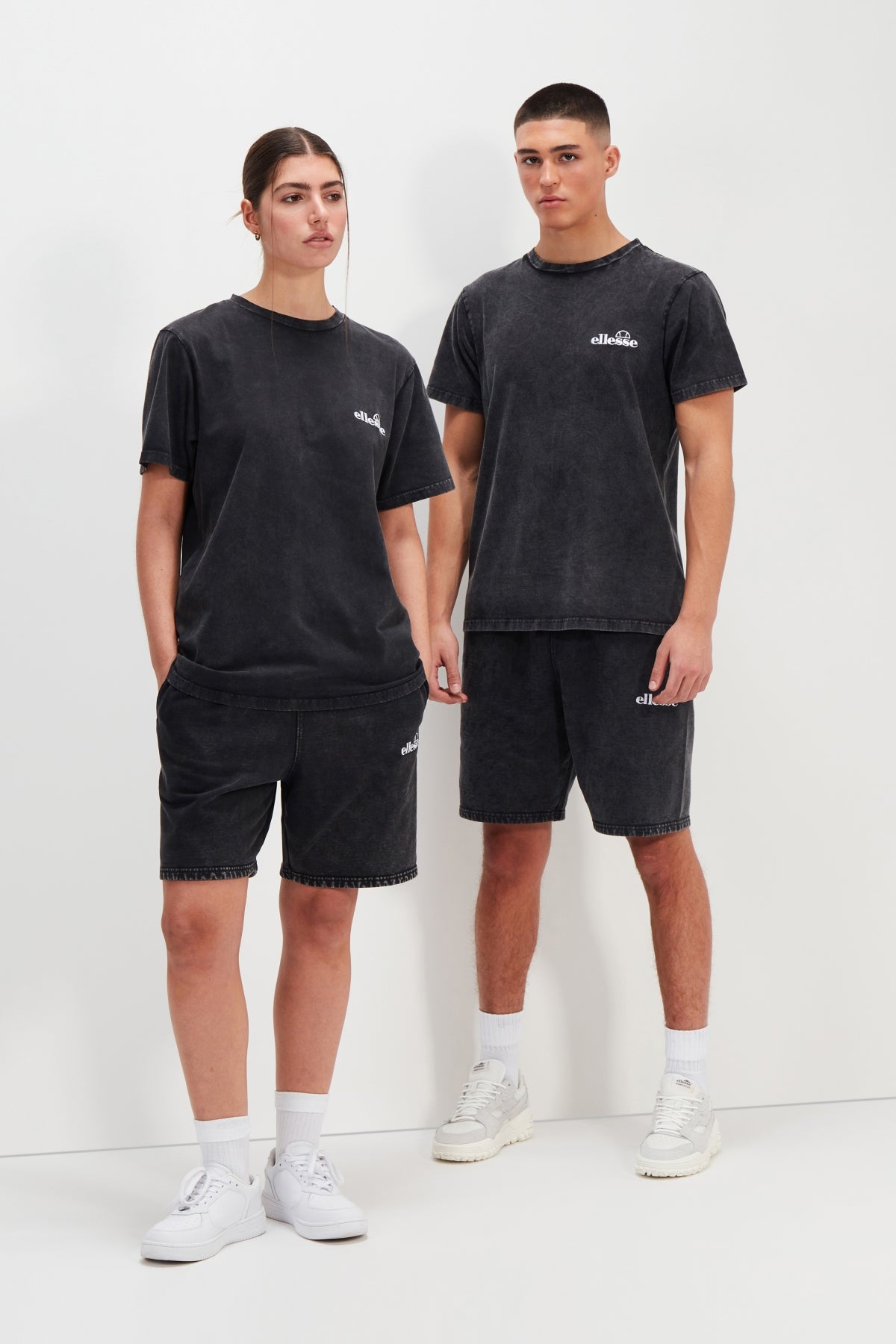 ELLESSE MESMERY TEE en color NEGRO  (4)