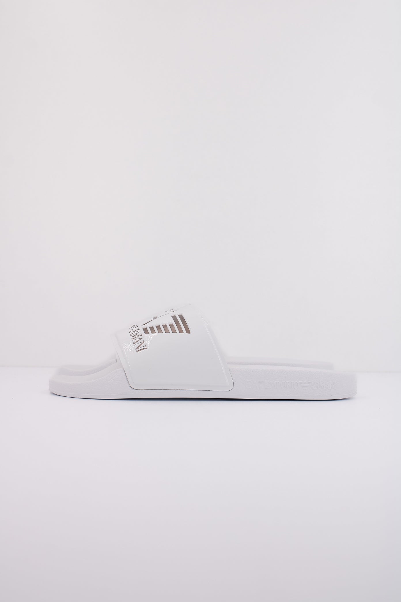 EMPORIO ARMANI SCARPE BEACHWEAR en color BLANCO  (1)