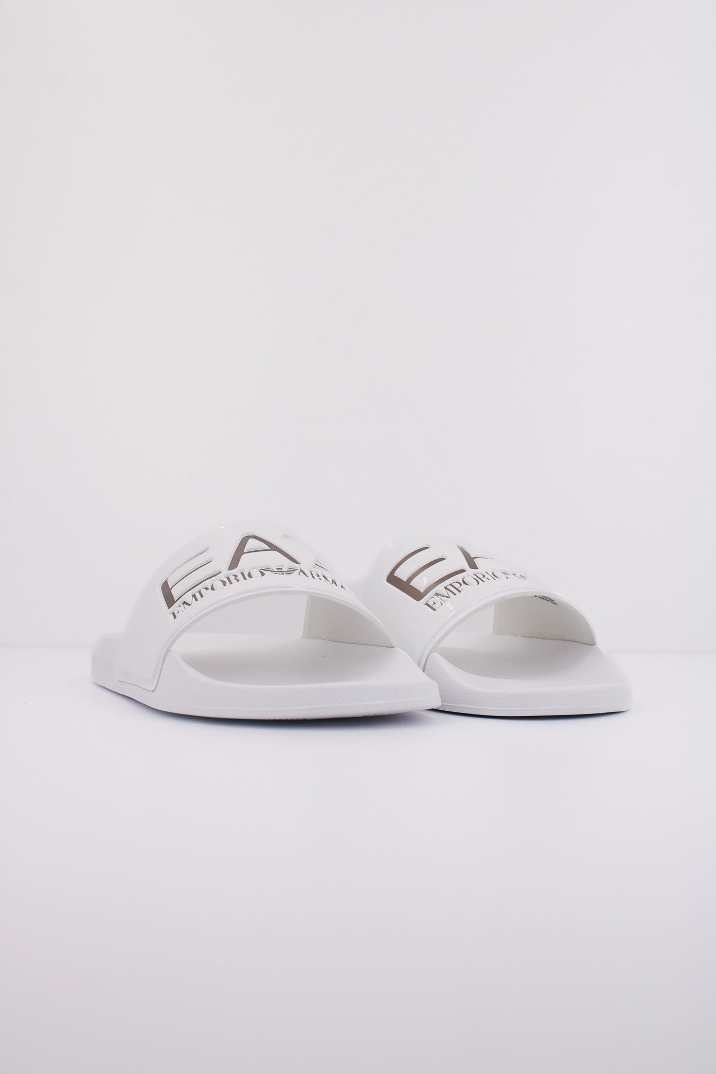 EMPORIO ARMANI SCARPE BEACHWEAR en color BLANCO  (2)