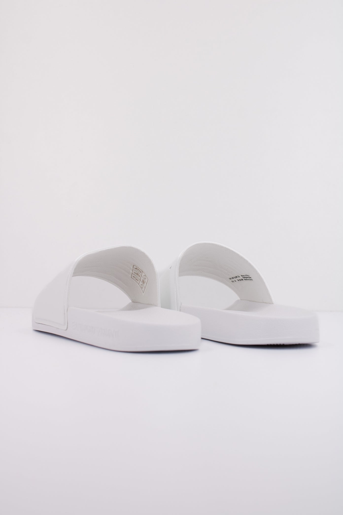 EMPORIO ARMANI SCARPE BEACHWEAR en color BLANCO  (4)