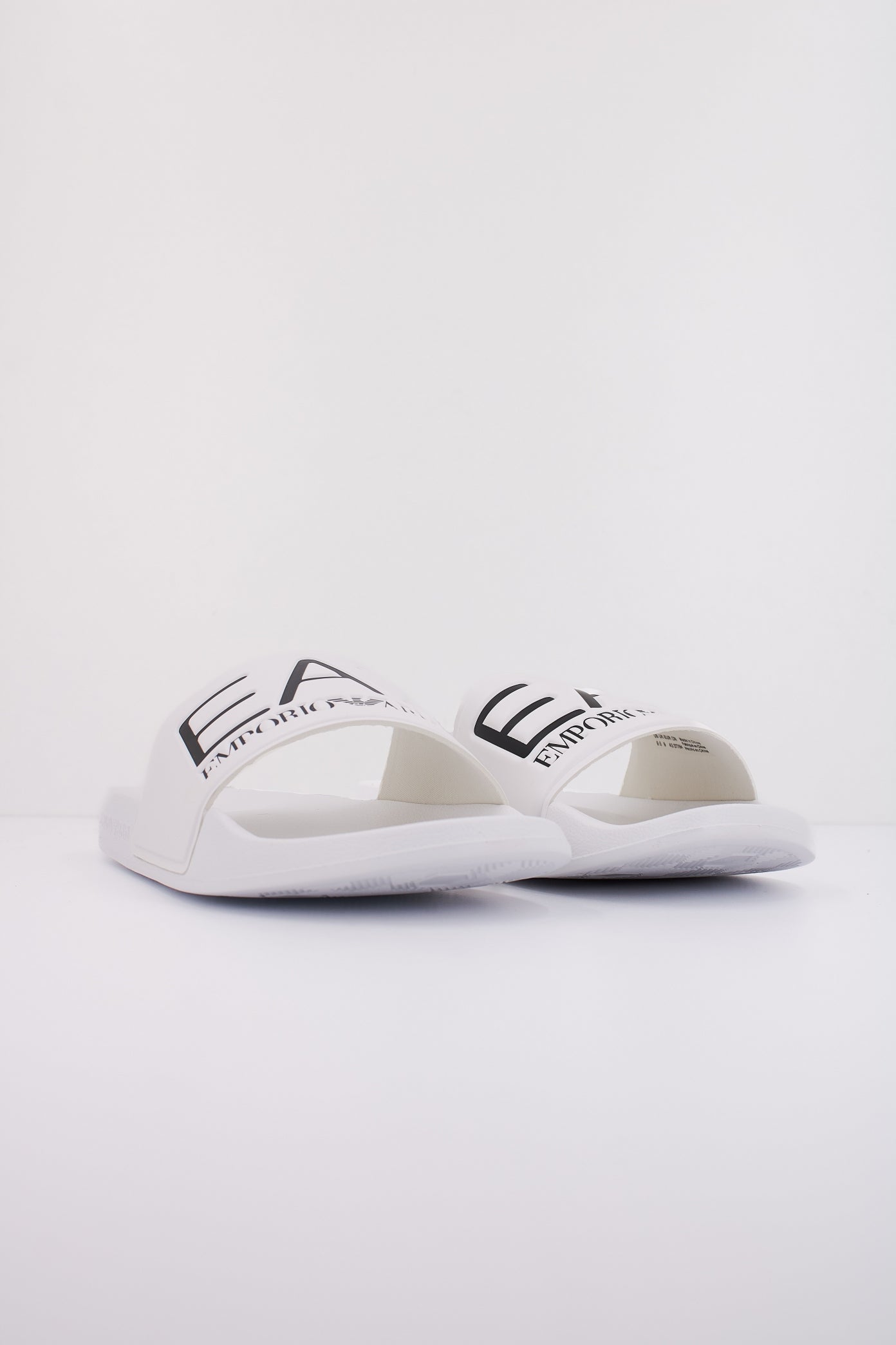 EMPORIO ARMANI SCARPE BEACHWEAR en color BLANCO  (2)