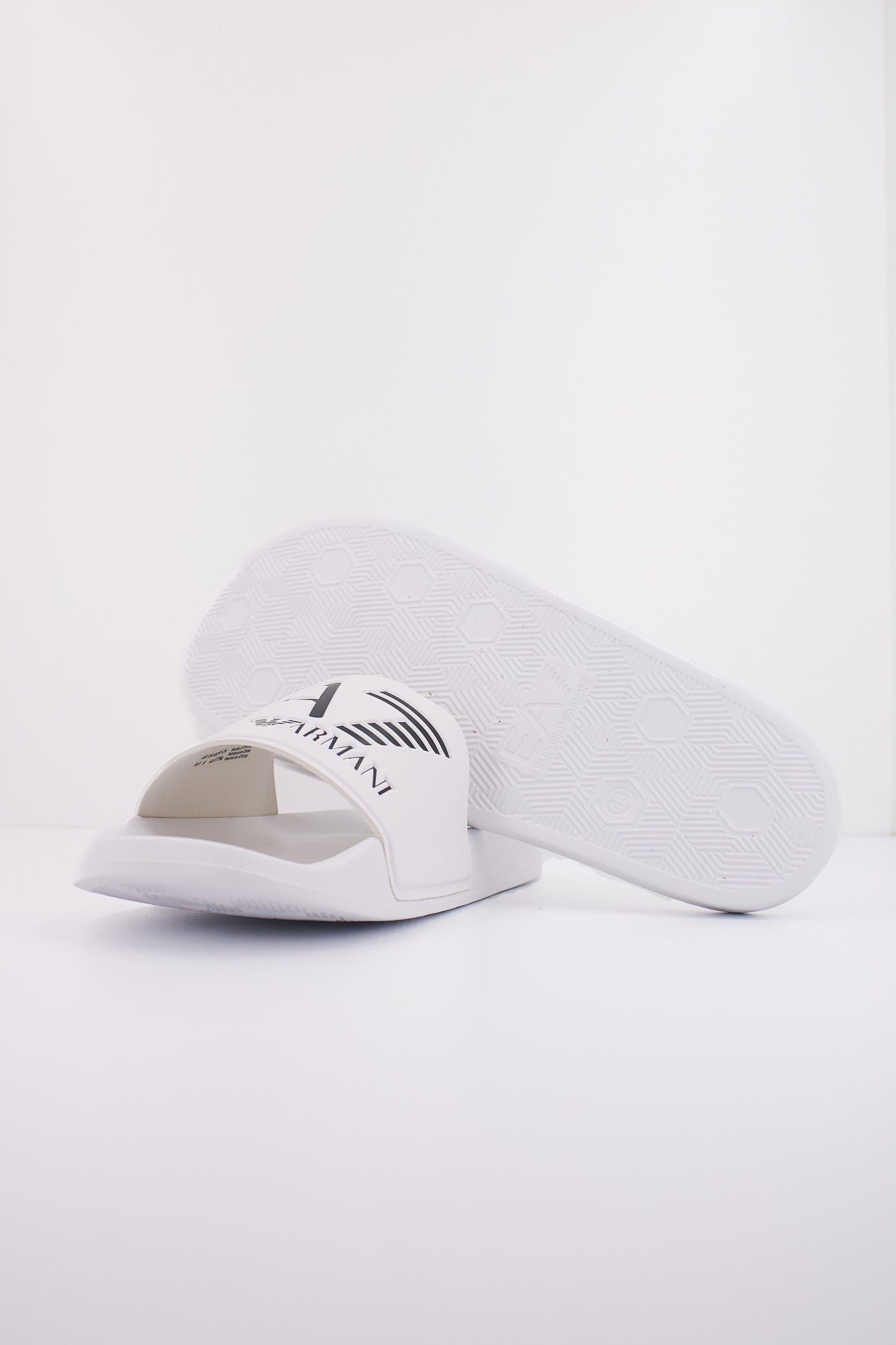 EMPORIO ARMANI SCARPE BEACHWEAR en color BLANCO  (5)