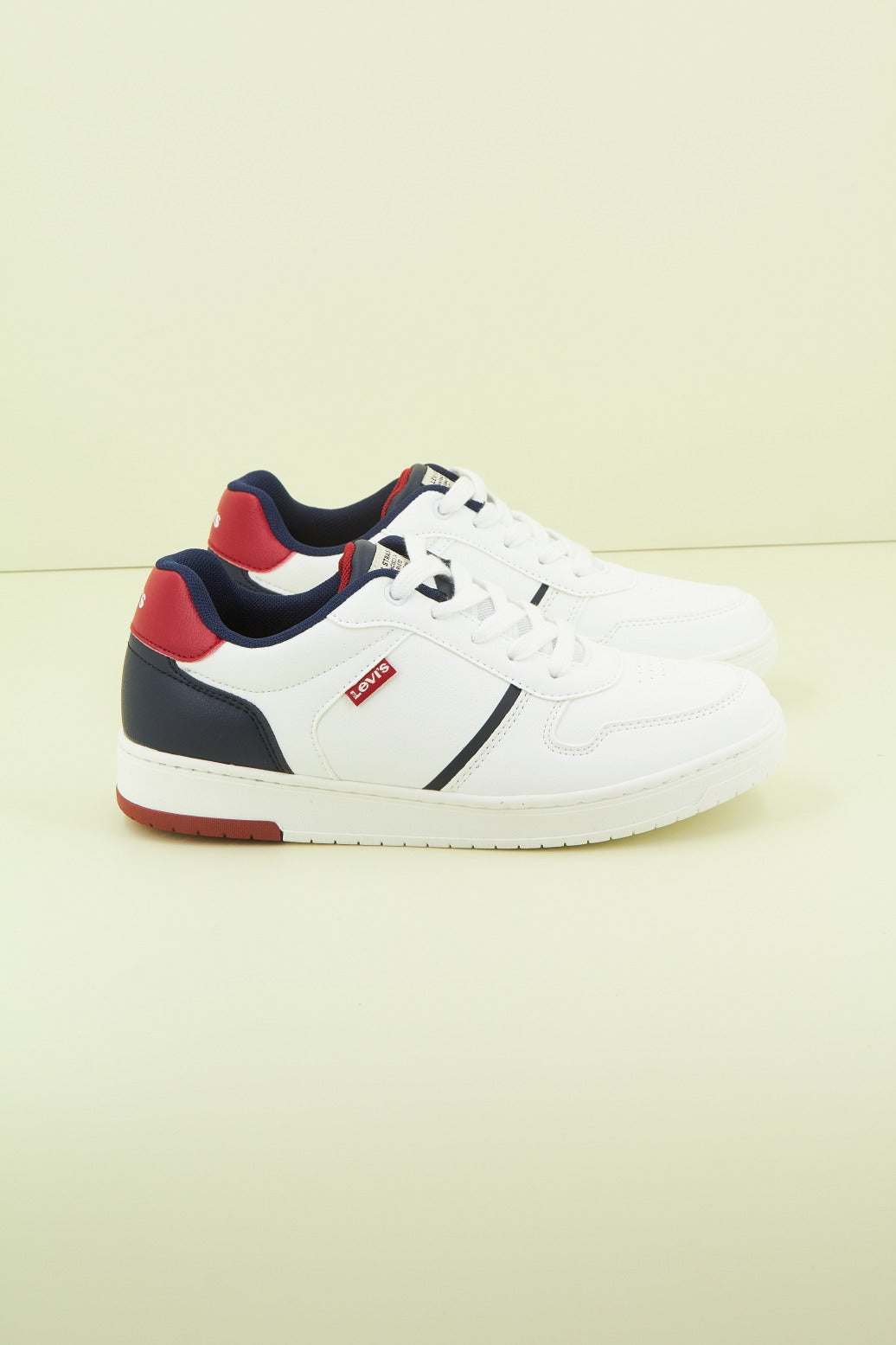 LEVI'S KICK en color BLANCO  (2)