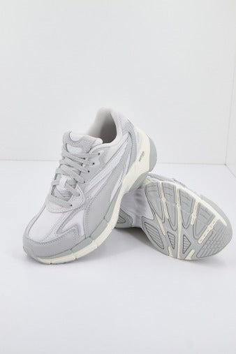 PUMA TEVERIS NITRO en color GRIS  (3)